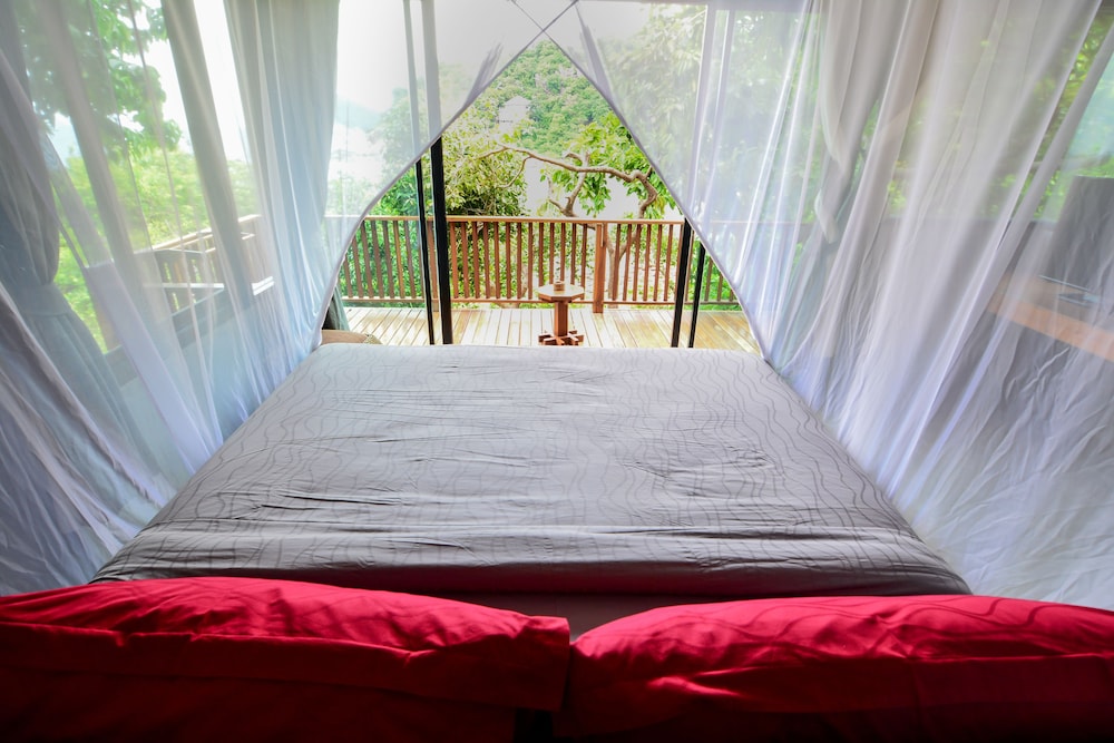 Superior Room, 1 King Bed, Sea View photo 2
