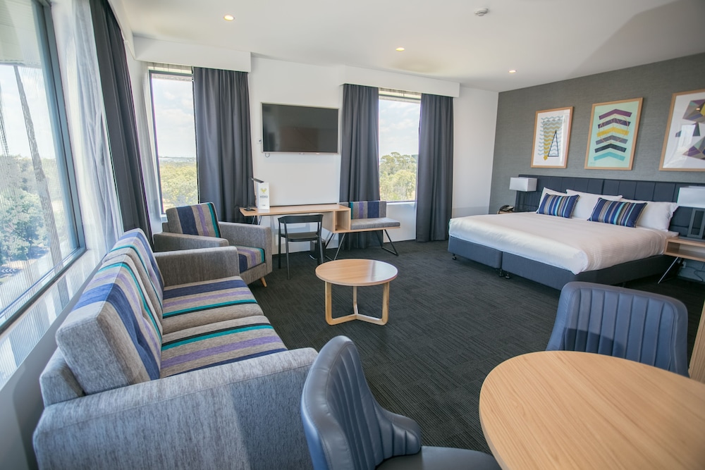 Executive King Suite - Photo 4