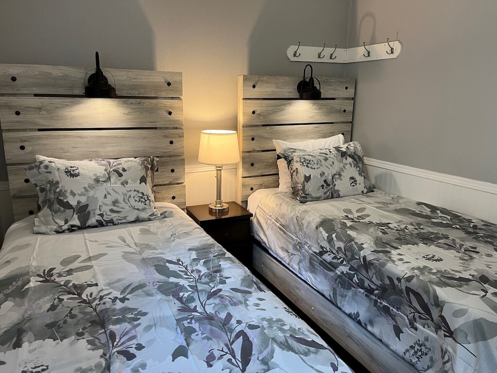 Family Suite, 2 Bedrooms, Kitchen, Mountainside (Rm 14)