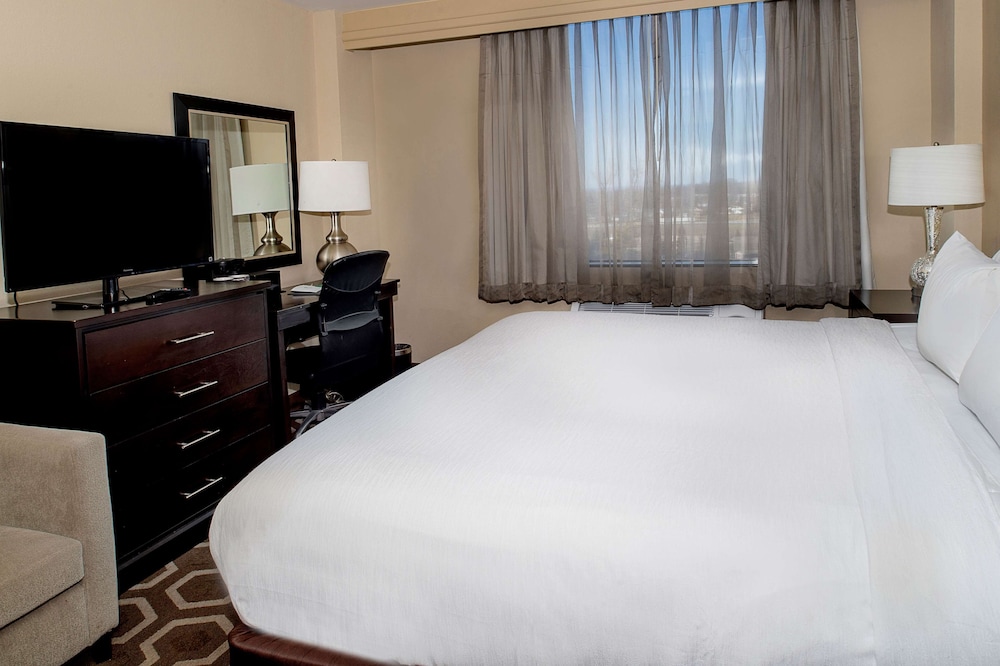 Room Non Suite, 1 King Bed Non Smoking - Photo 1