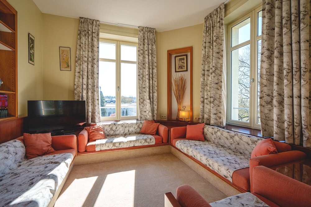 Signature Suite - Photo 4
