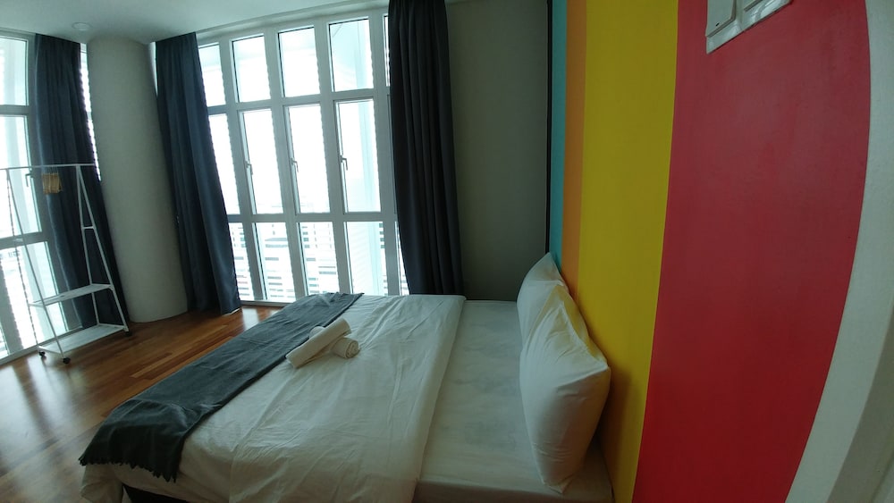 Family Penthouse, 4 Bedrooms, City View, Corner photo 3