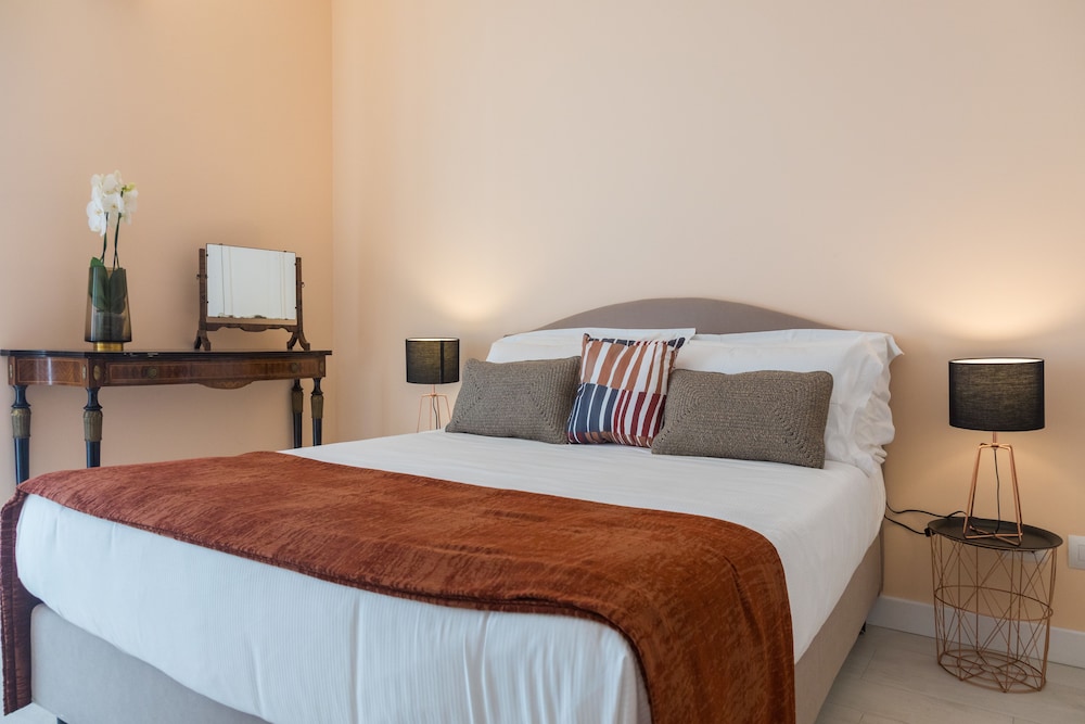Superior Double Room, 1 Queen Bed, Balcony, City View (Porta Carini) photo 2
