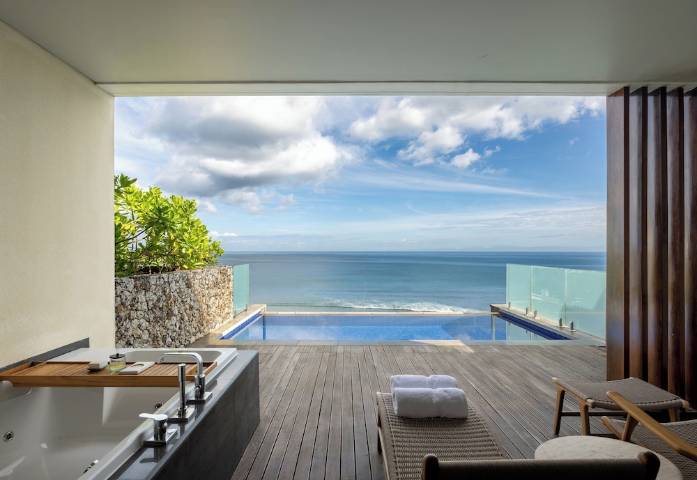 Horizon Pool Suite photo 1