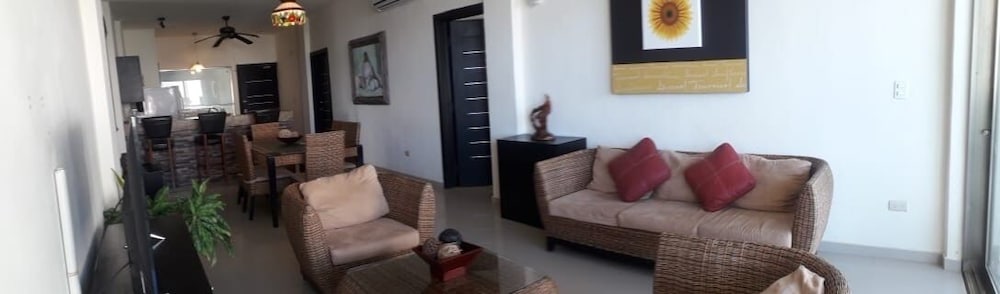 Superior Apartment, 2 Bedrooms, Oceanfront