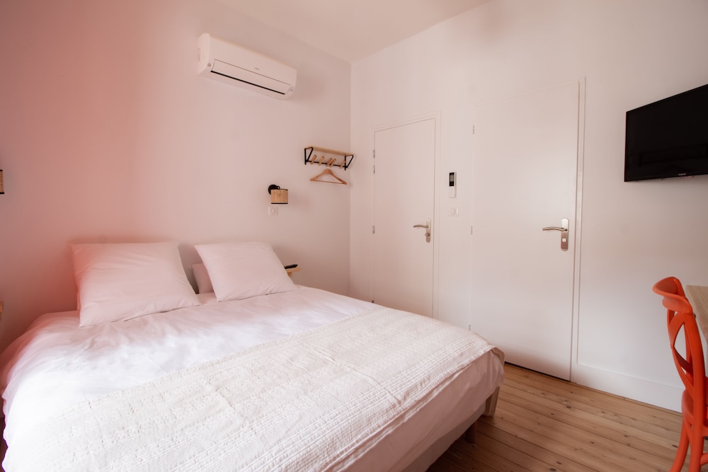 Double Room, 1 Queen Bed, Non Smoking photo 2