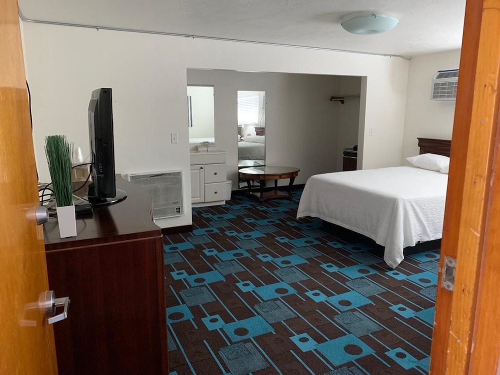 Standard Room, 2 Queen Beds photo 2