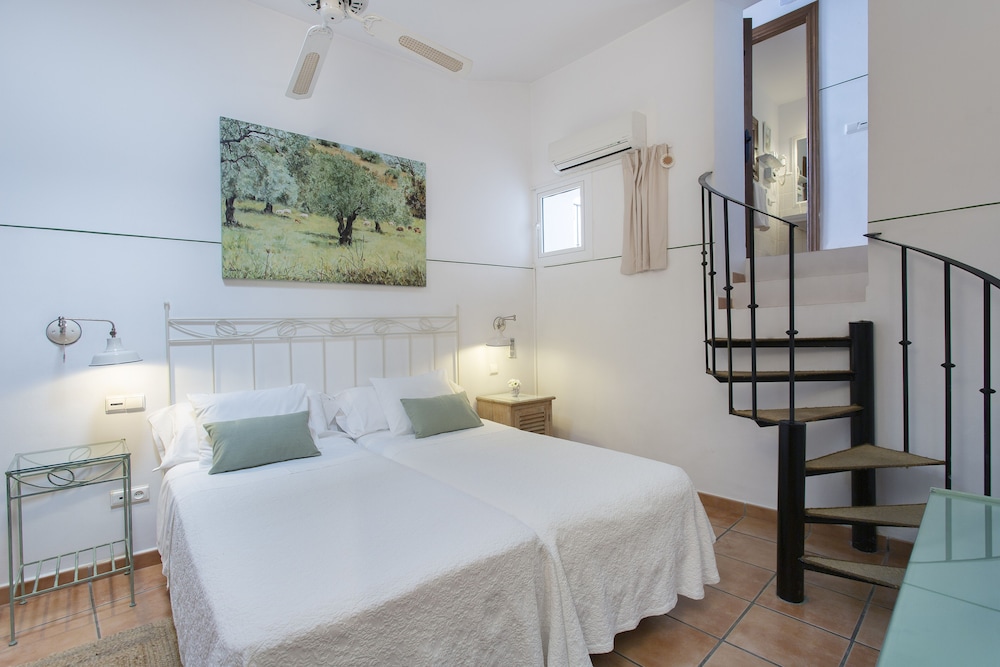 Habitación Doble Superior, con baño privado, vista al patio (HAB. 5)