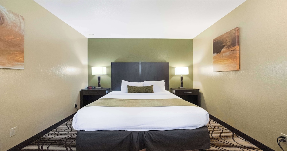 Suite, 2 Queen Beds, Non Smoking, Refrigerator & Microwave - Photo 10