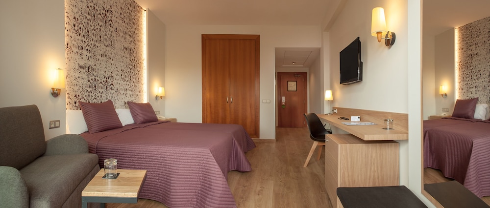 Superior Room, Terrace, City View (2 Adults and 1 Child) - Photo 3