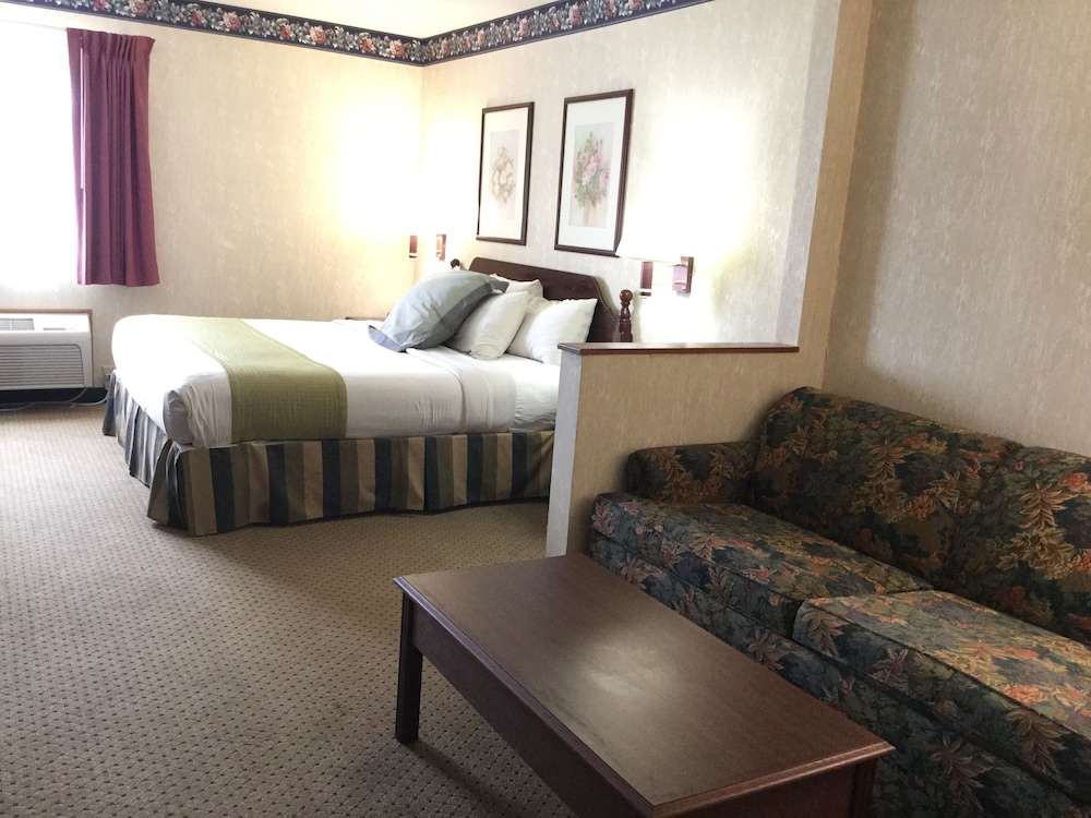 Suite, 1 King Bed, Non Smoking, Jetted Tub - Photo 4