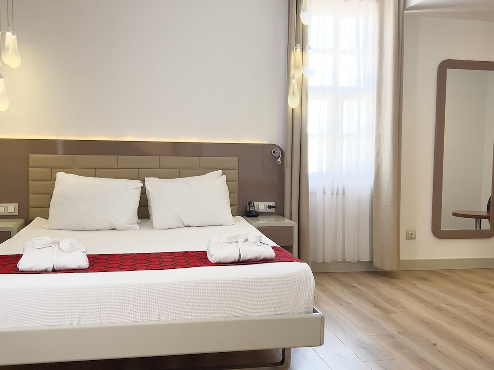 Deluxe Room, 1 Double Bed, Non Smoking, Sea View - Photo 15