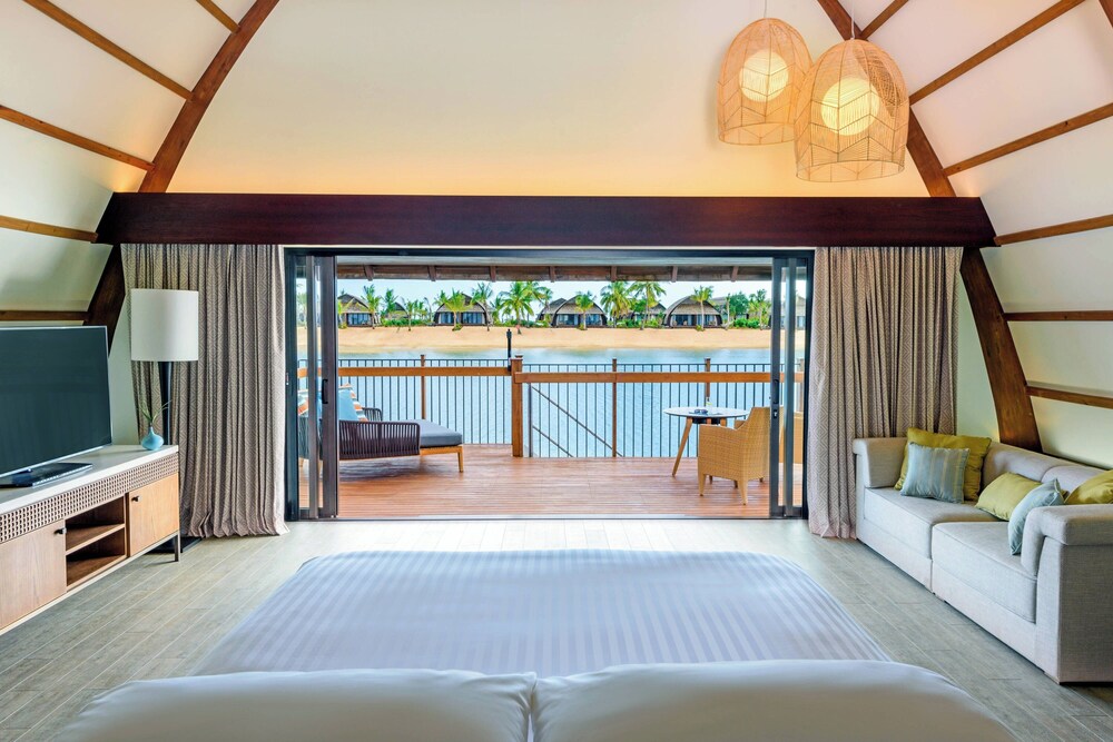 Royal Villa, 1 King Bed, Non Smoking, Lagoon View