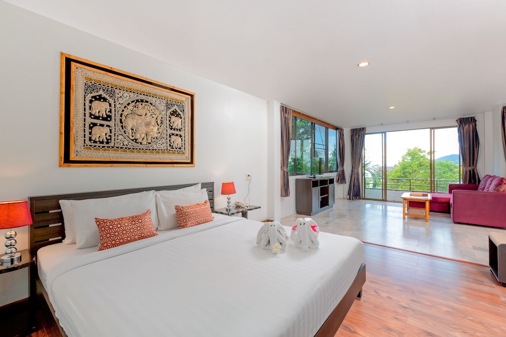 Penthouse Suite with City View - Photo 7