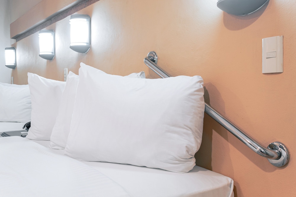 Basic Double Room, 1 Twin Bed, Accessible Bathtub - Photo 2