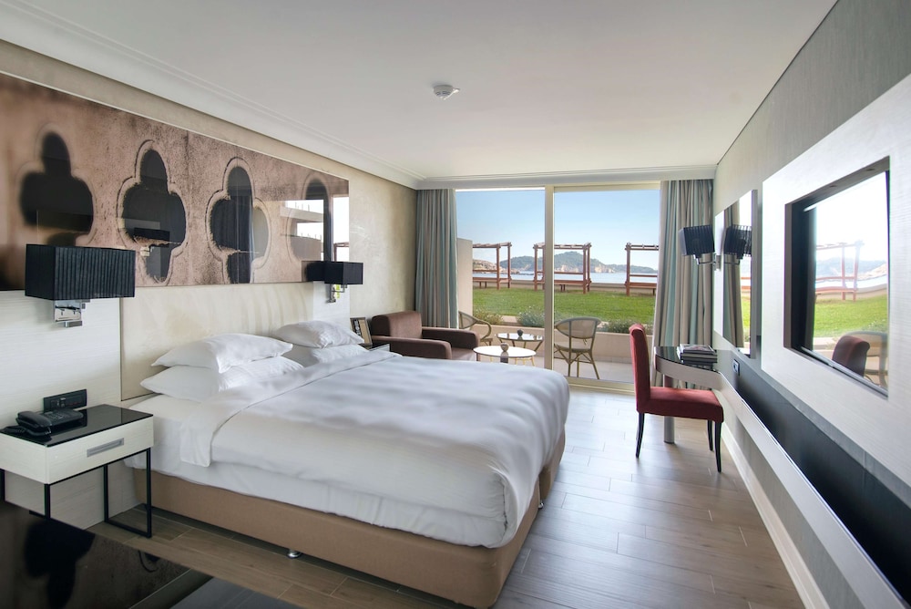 Superior Room, 1 King Bed, Garden View