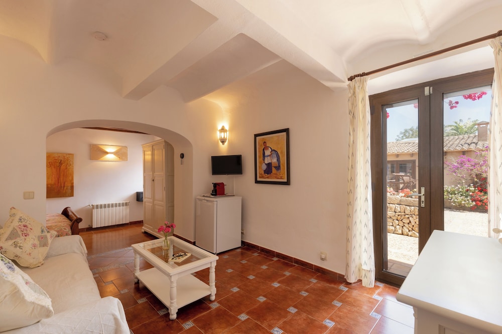 Mijorn double room with terrace and yard view photo 3