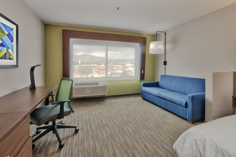 Suite, 1 King Bed - Photo 1