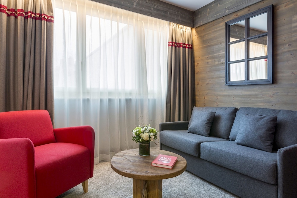 Family Room, Multiple Beds - Photo 4