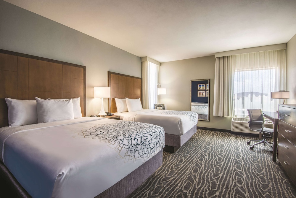 Deluxe Room, 2 Queen Beds, Non Smoking (Family, Various Views)