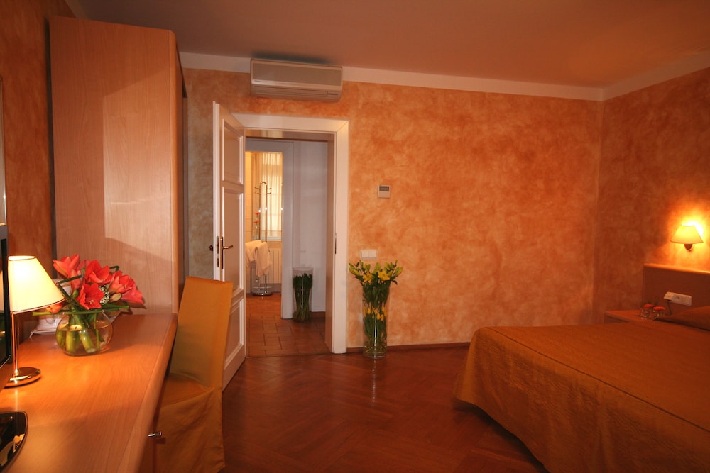 Suite - Photo 5