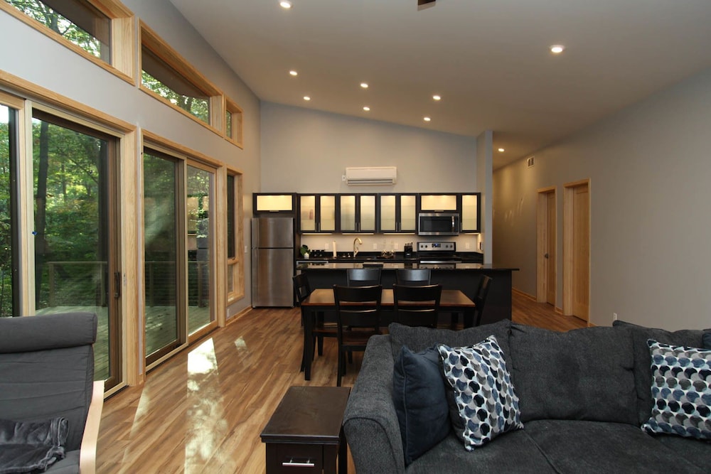 Design House, 3 Bedrooms, Hot Tub photo 3