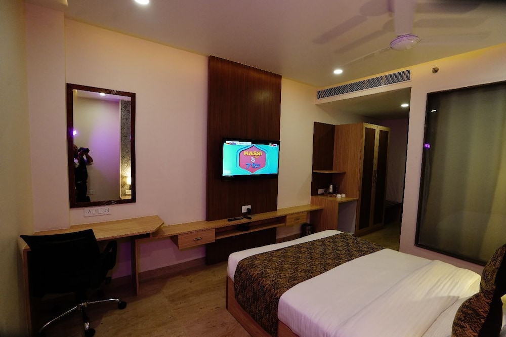 Deluxe Room - Photo 10