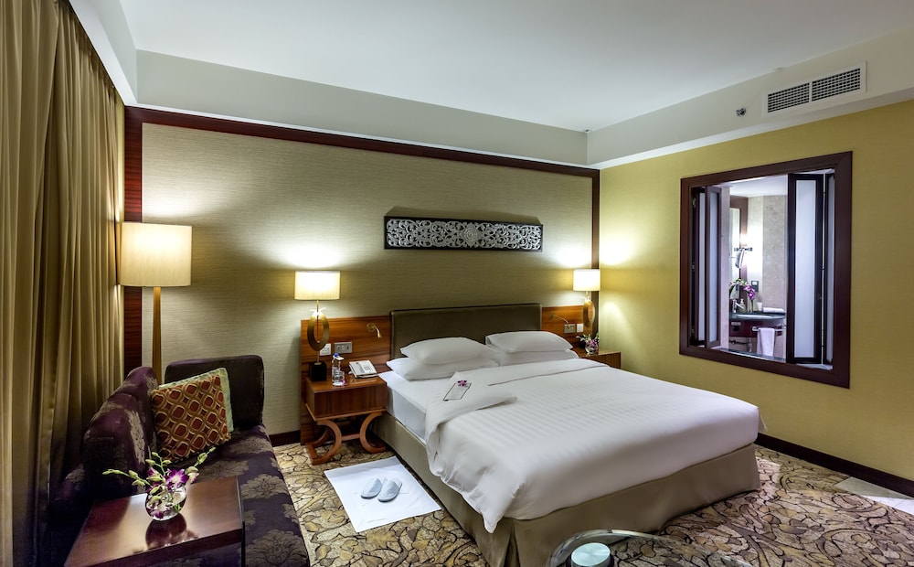 Deluxe Room, 1 King Bed - Photo 2