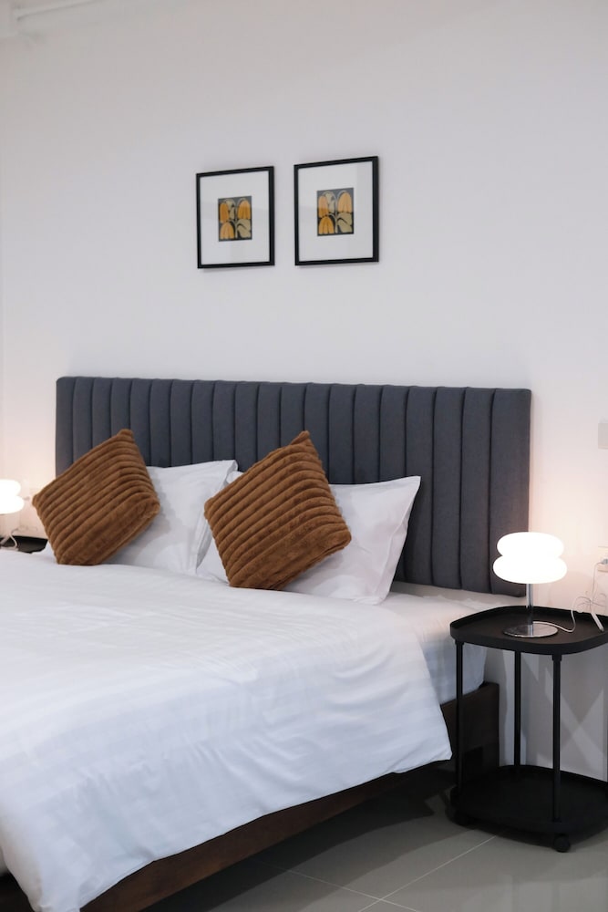 Suite, 1 Bedroom - Photo 1