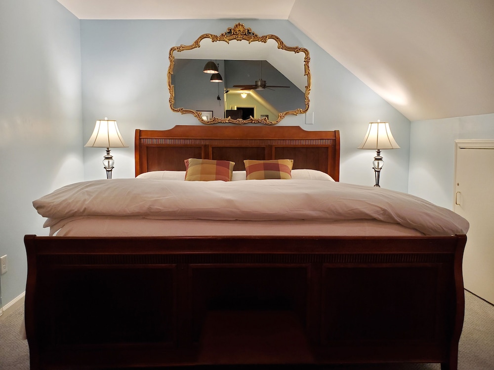 Room, Private Bathroom (Lexington)