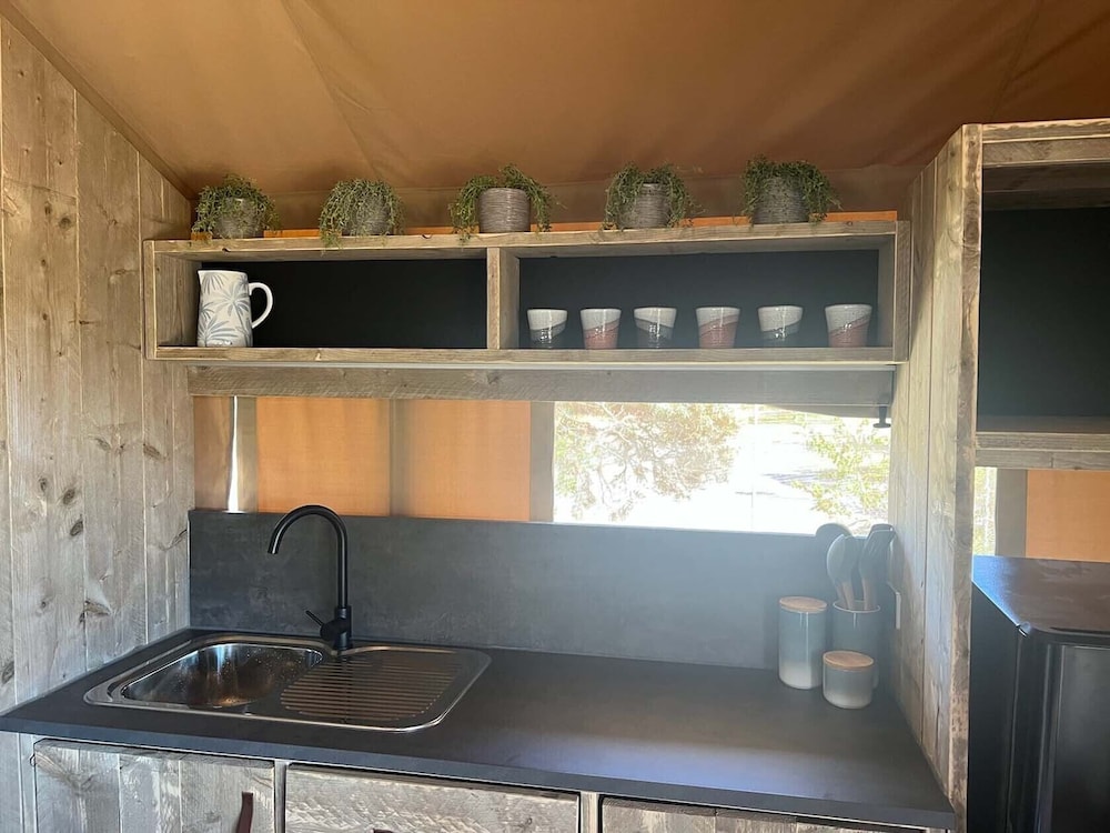 Luxury Beach Tents - 6B photo 3