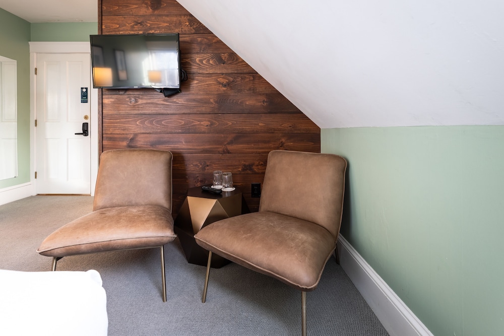 Deluxe Double Room, 1 Queen Bed, Non Smoking, Non Smoking (6) photo 2