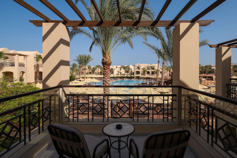 Superior Room, Pool View (Queen or Twin) thumbnail 6