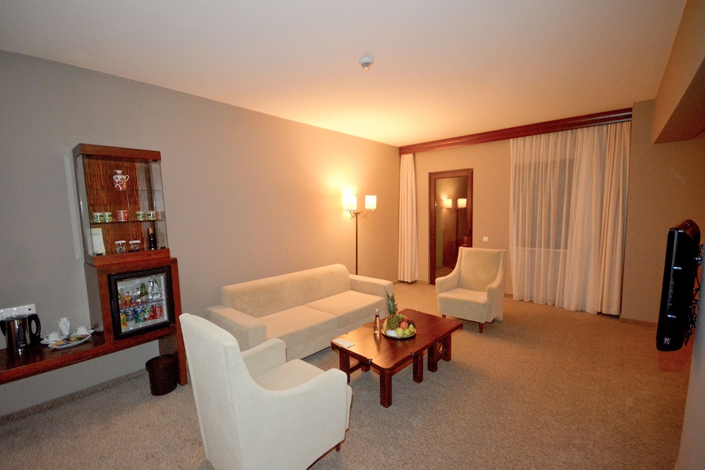 Honeymoon Suite, Balcony, Mountain View