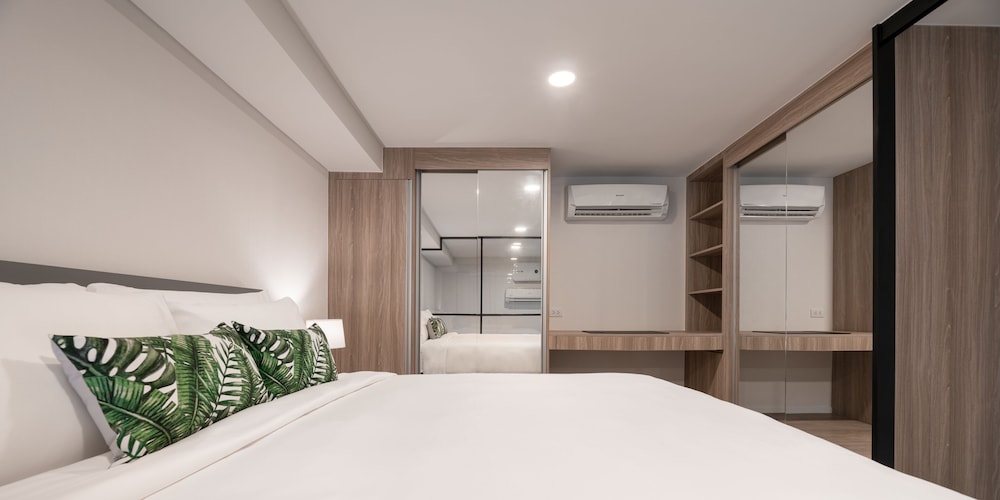Studio, 1 Queen Bed (Duplex) photo 3