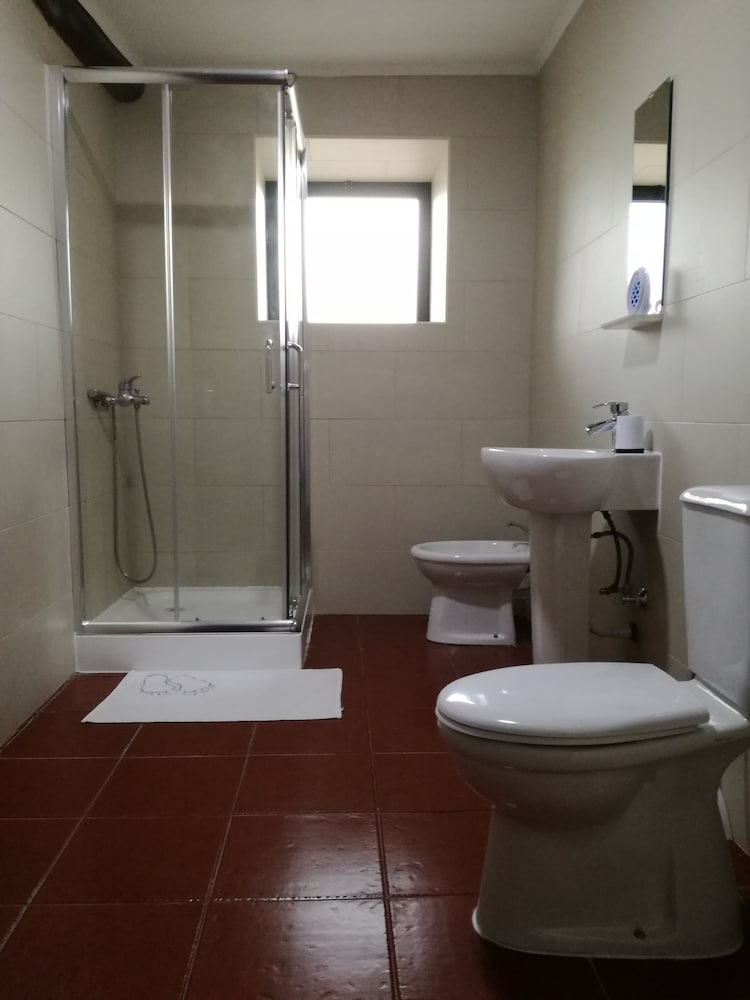 Single Room, Shared Bathroom photo 3
