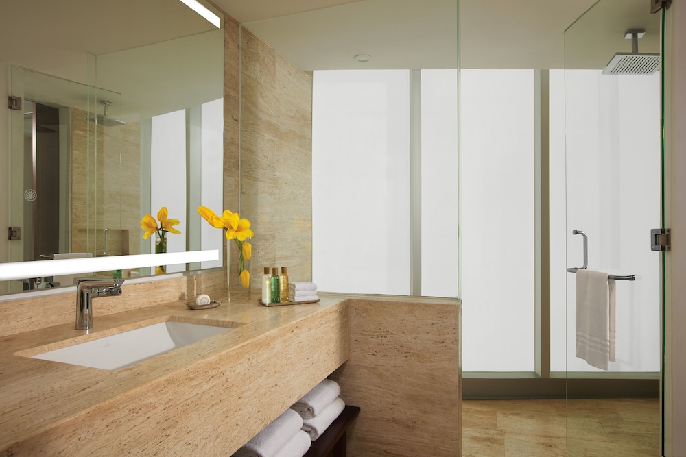 Altitude Corner Suite, Partial Ocean view - Photo 5