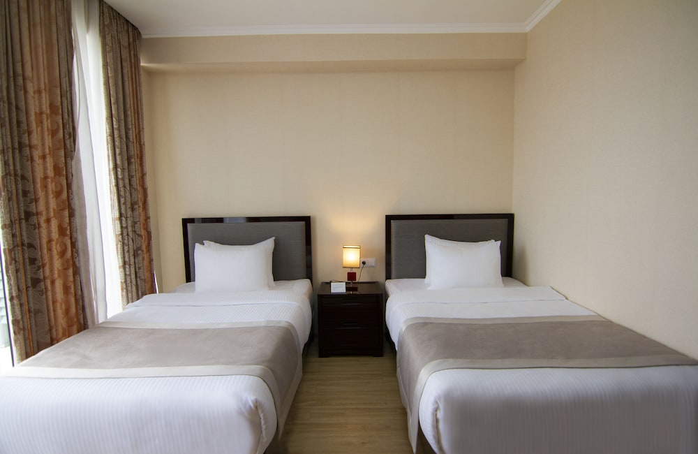 Comfort Twin Room, City View photo 3