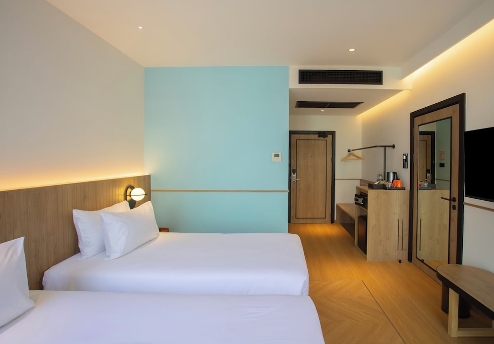 Superior Twin Room, City View photo 3