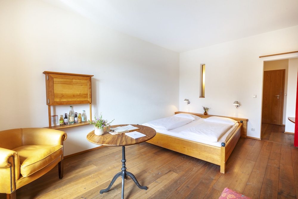 Standard Double Room (Theresa)