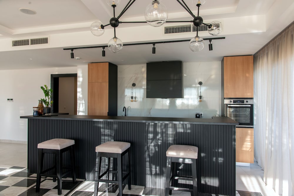 Royal Apartment, 1 Bedroom, 2 Bathrooms, Sea View photo 3