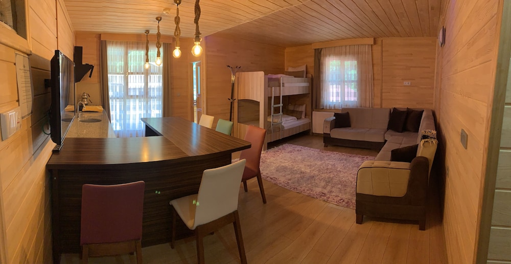 Deluxe Suite, 1 Bedroom, Balcony, Mountain View photo 1