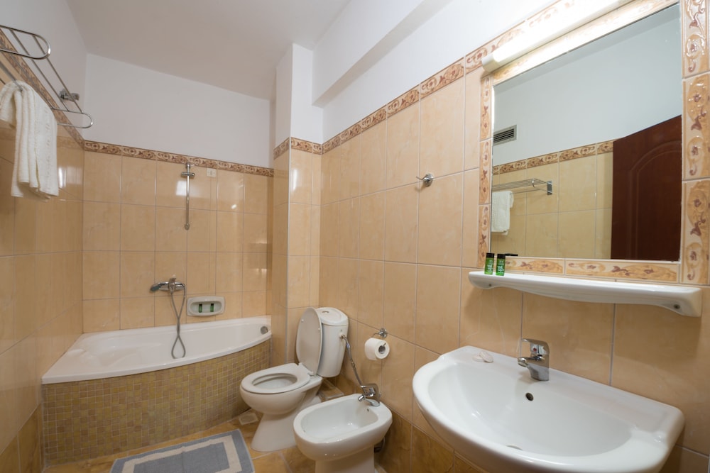 Double or Twin Room - Photo 4