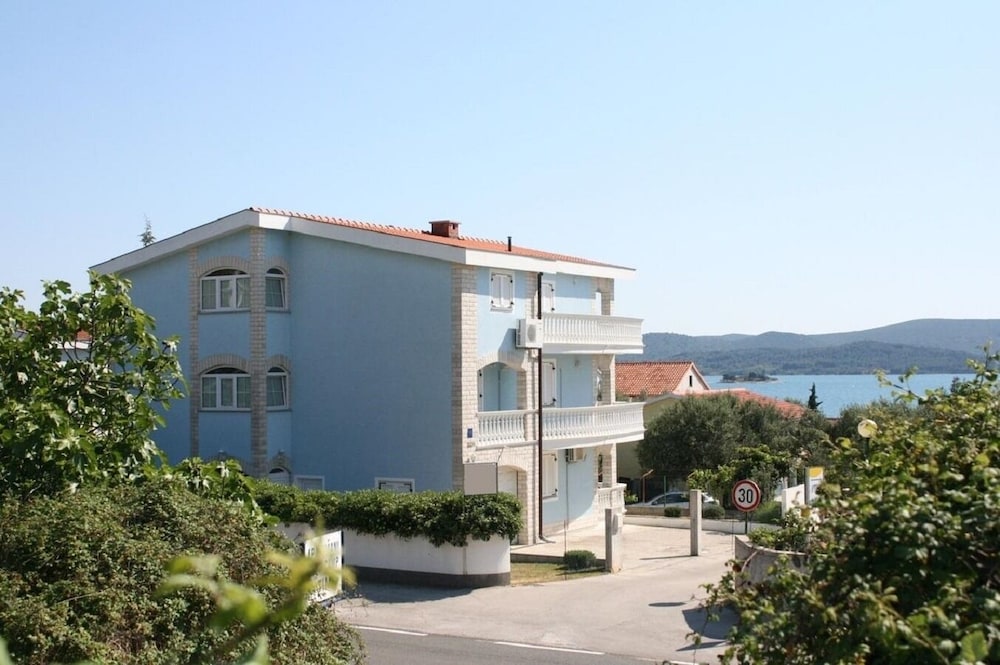 Apartment (Vese - 100 m from beach - A4(2+2)) photo 1