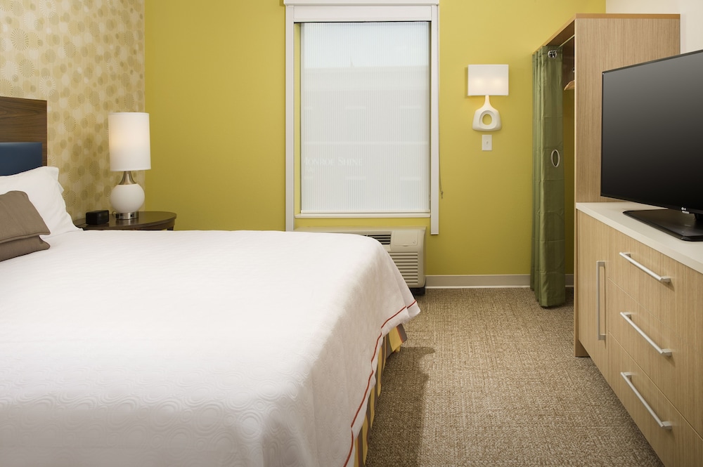 Suite, 1 King Bed, Non Smoking