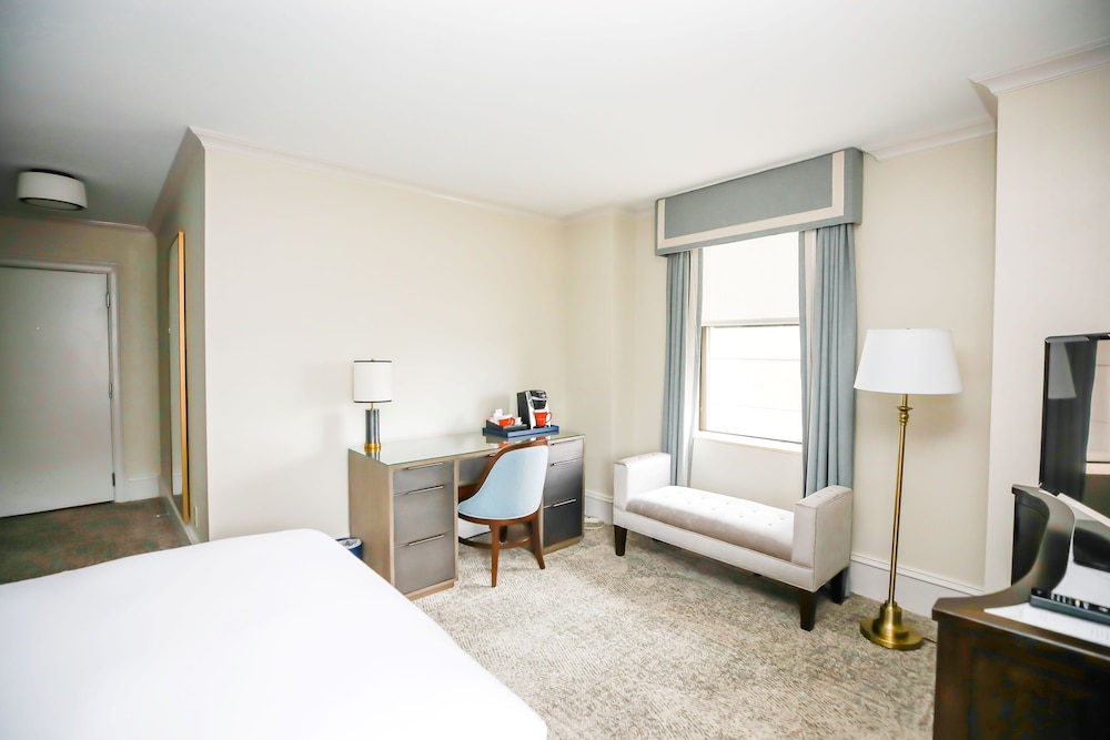 Room, 1 Queen Bed photo 2