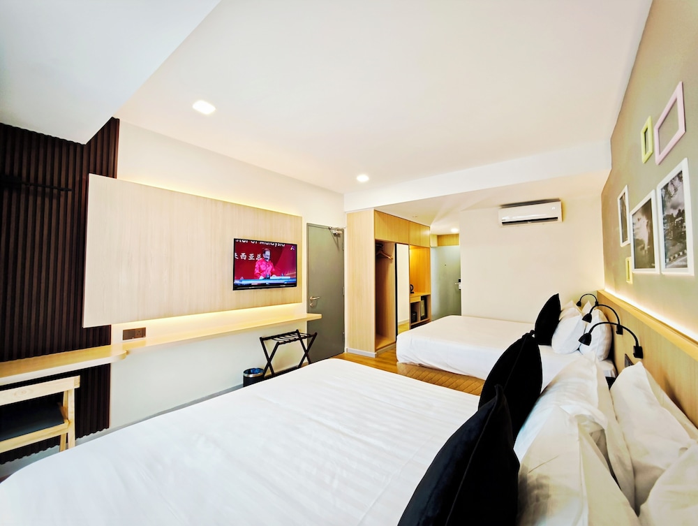 Deluxe Quadruple Room, Balcony, Garden View