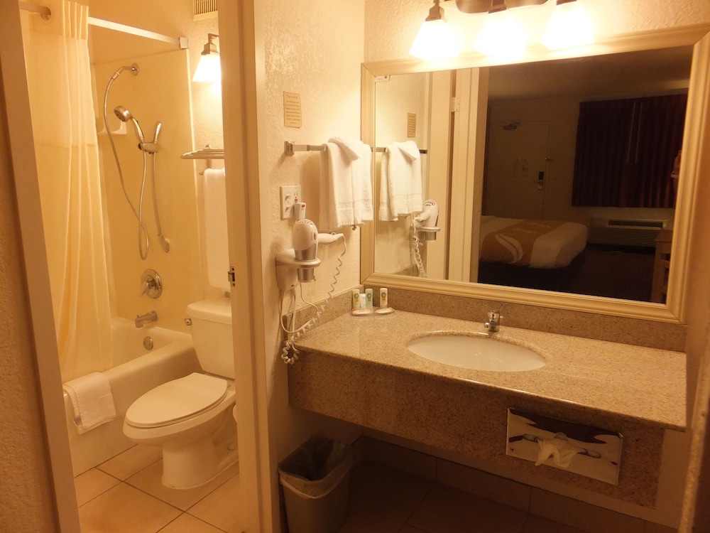 Standard Room, 1 King Bed, Non Smoking - Photo 3