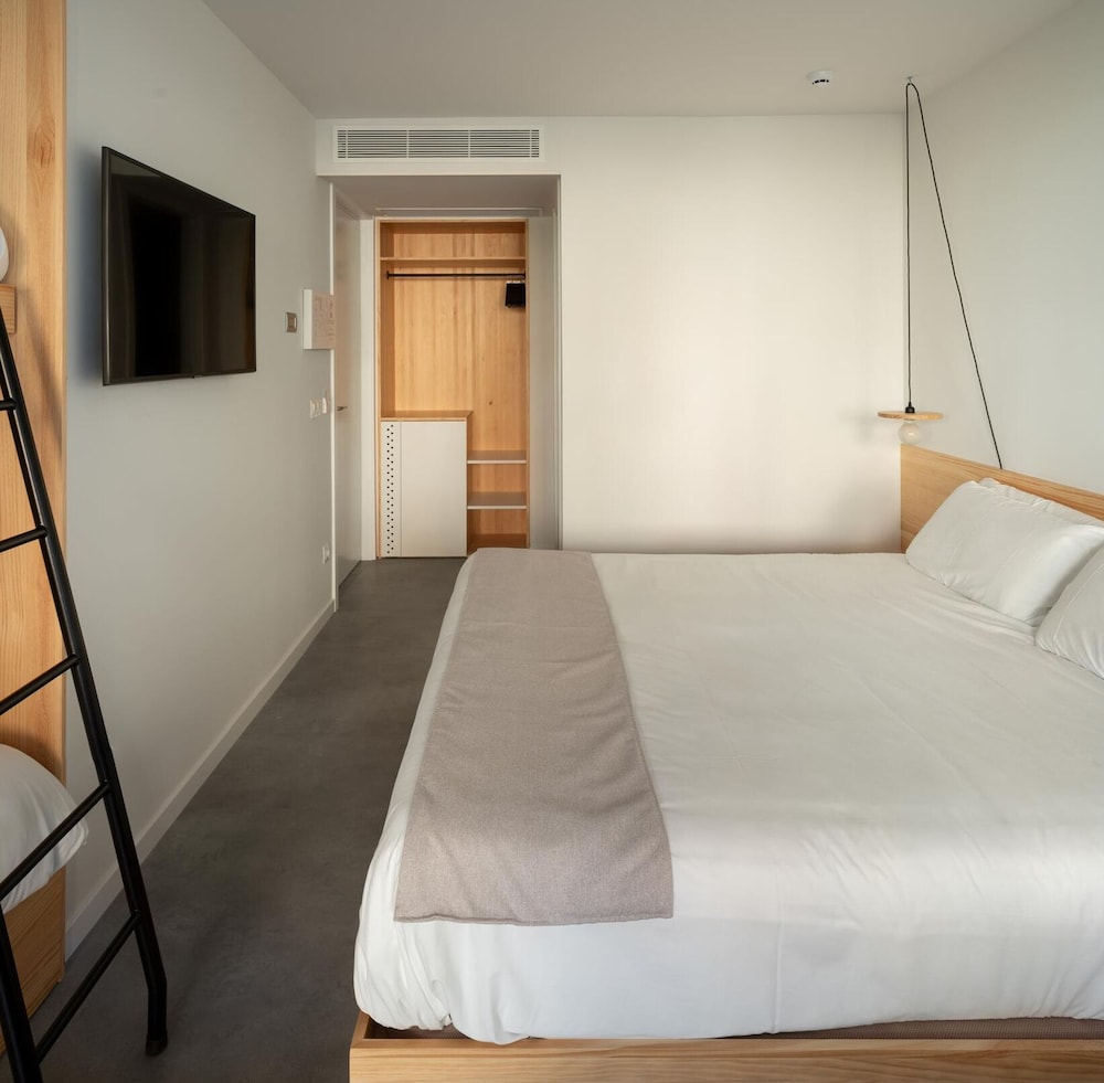 Family Double or Twin Room, City View photo 2