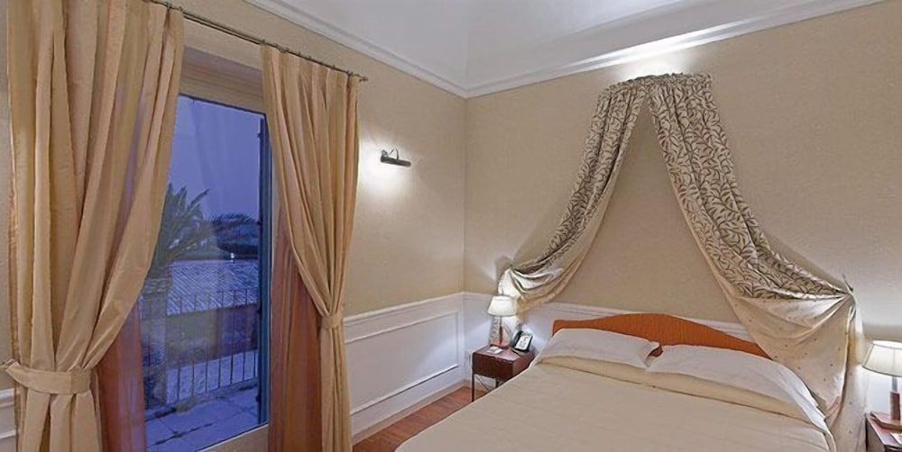 Single Room photo 3